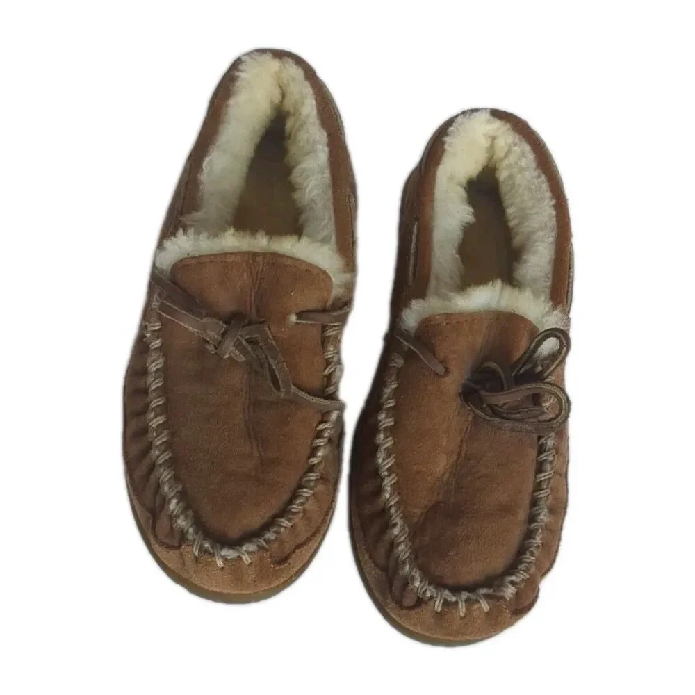 LL Bean Wicked Good Camp Moccasins  Big Girls 2 Shearling Fur Slippers Tan